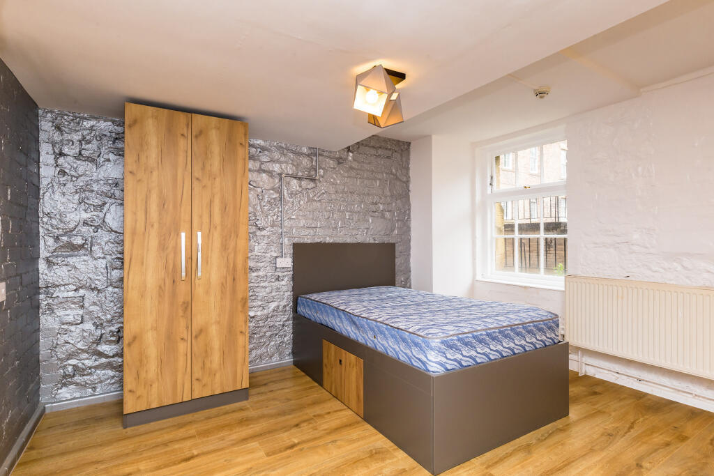 Apartment in Newcastle upon Tyne - View 5