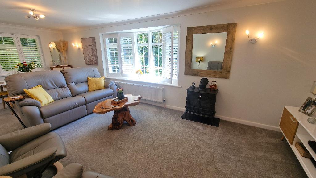 Woodnutt Close, Bembridge, Isle of Wight, PO35 5YF photo 2