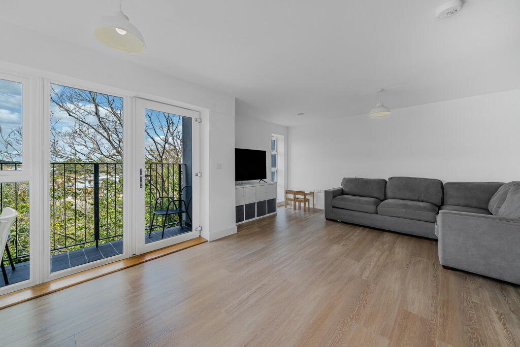 Apartment in Tunbridge Wells, Paddock Wood - View 4