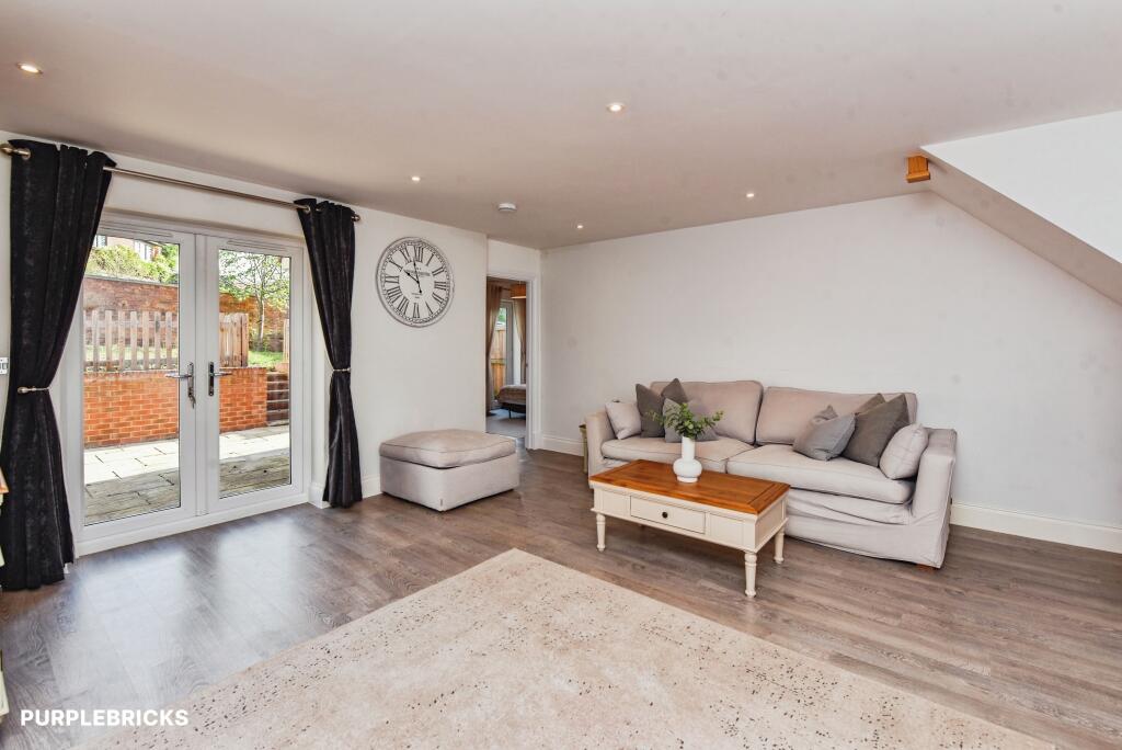 Elmhurst Gardens, Trowbridge, BA14 photo 3