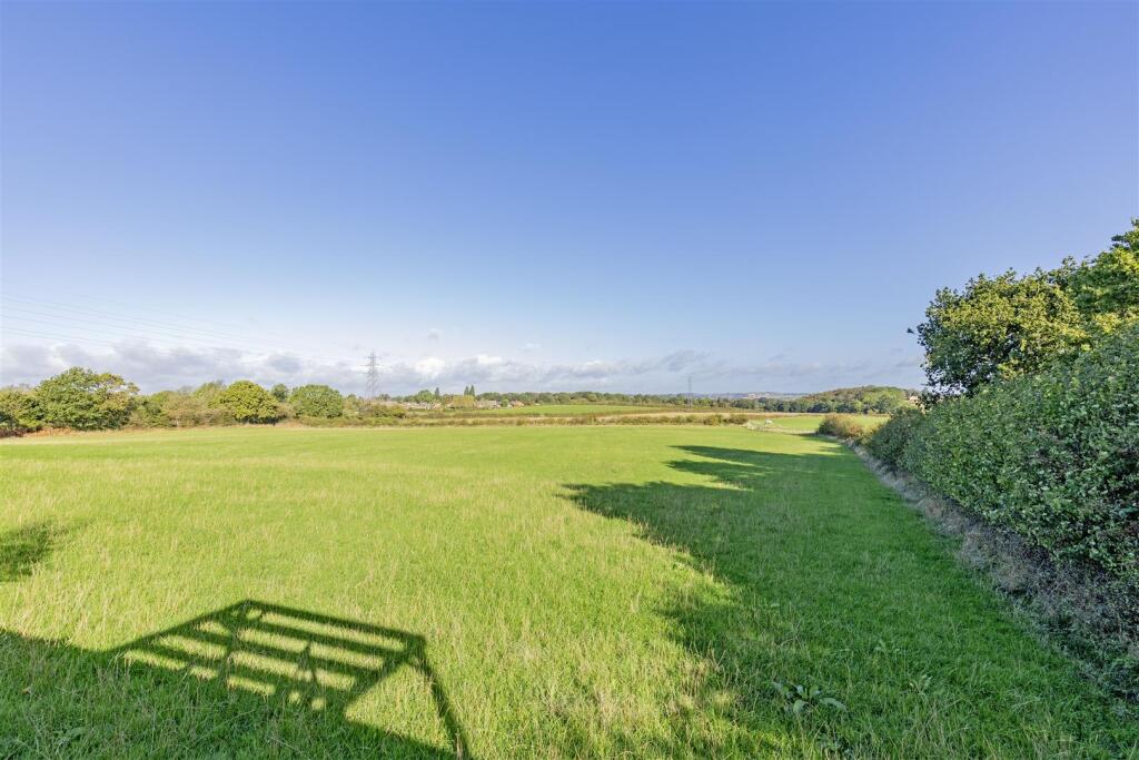 Lilywood Close, Calow, Chesterfield photo 4