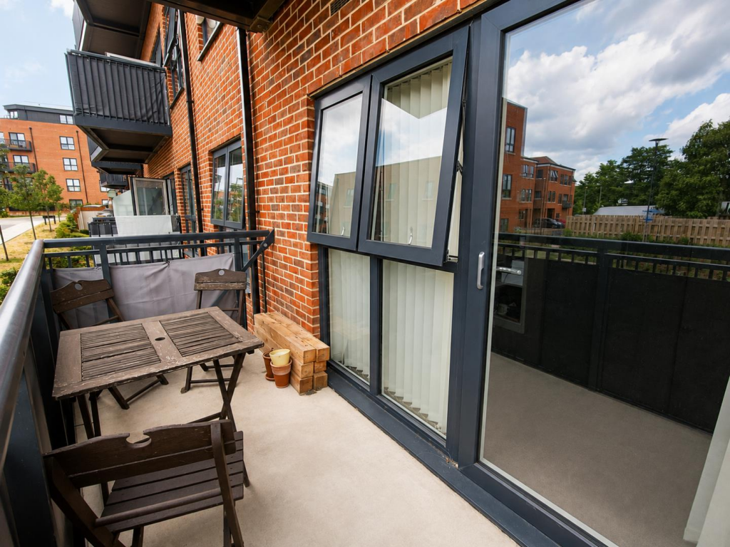 Apartment in Spelthorne, Surrey - More