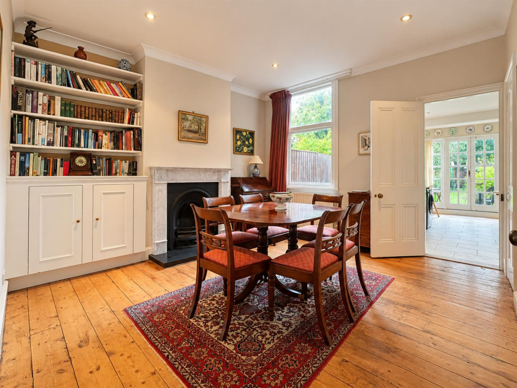 Albany Road, Stratford-Upon-Avon - More