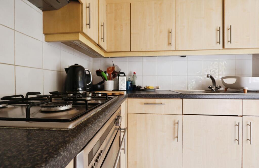 Apartment in North Hertfordshire, Hertfordshire - View 3