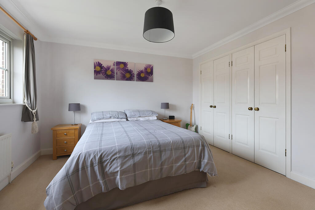 House in Reigate and Banstead, Meath Green, Horley - View 5