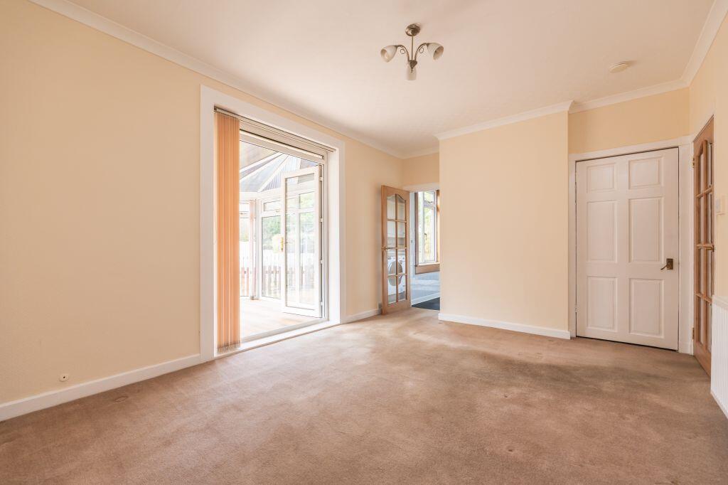 Apartment in Edinburgh, Corstorphine - View 2