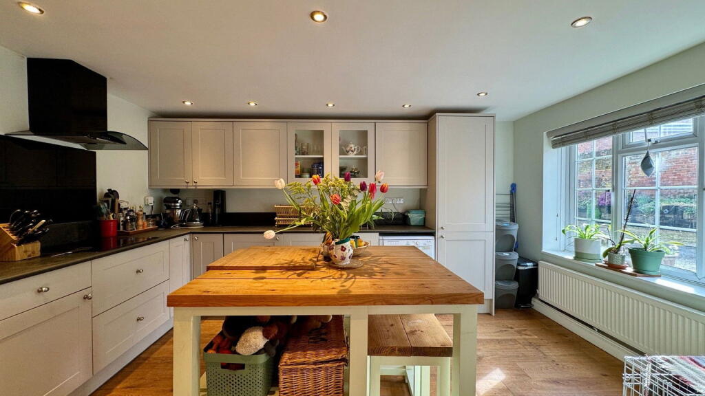 High Street, East Ilsley, RG20 7LE - View 3
