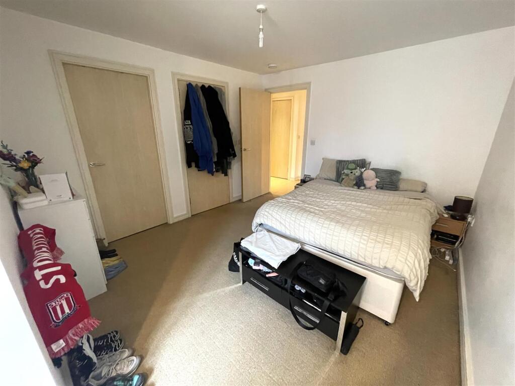 Apartment in Manchester, First Street, City Centre - View 5