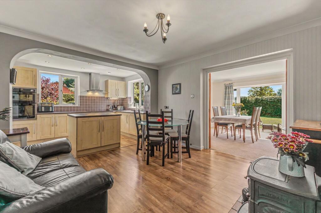 House in Wychavon, Sedgeberrow - More
