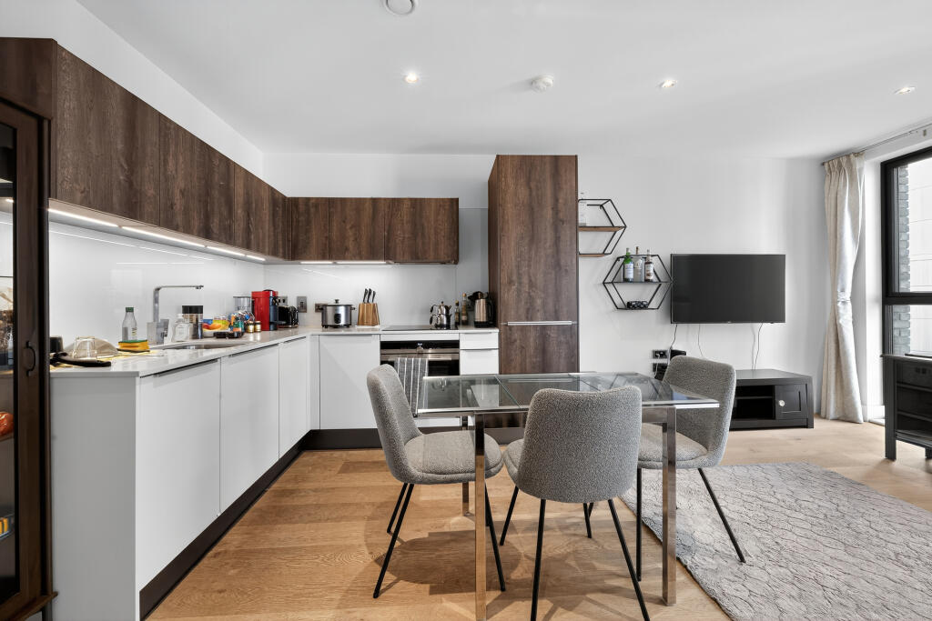 Apartment in London, Battersea Exchange, Clapham Junction - View 5