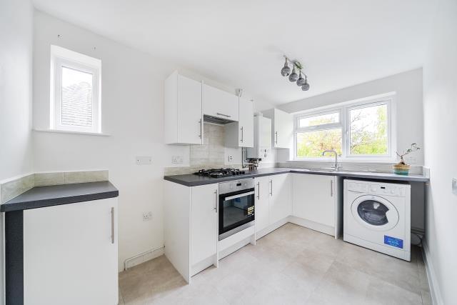 Apartment in Newbury, West Berkshire - View 3