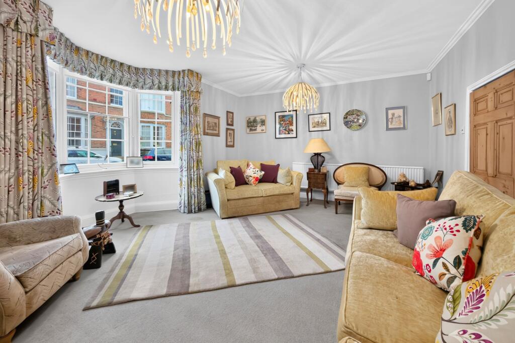 House in Pershore - More