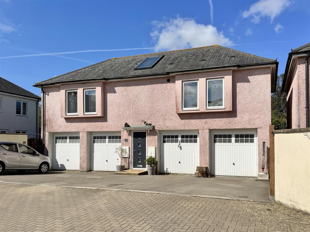2-bed house on Cavendish Crescent, Newquay, £225,000