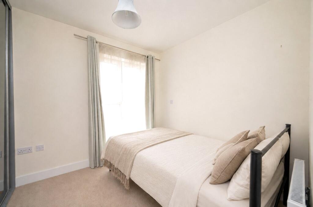 Apartment in St Albans - View 4