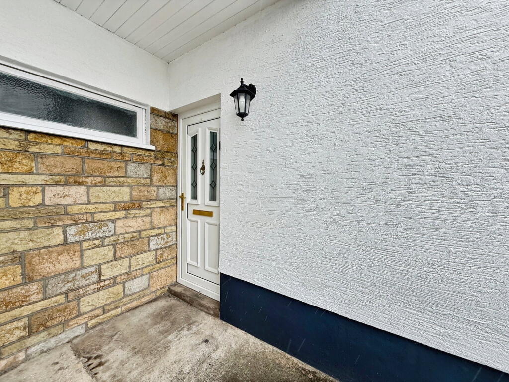 House in Upper Loughor, Garden Village, Llwchwr - View 2