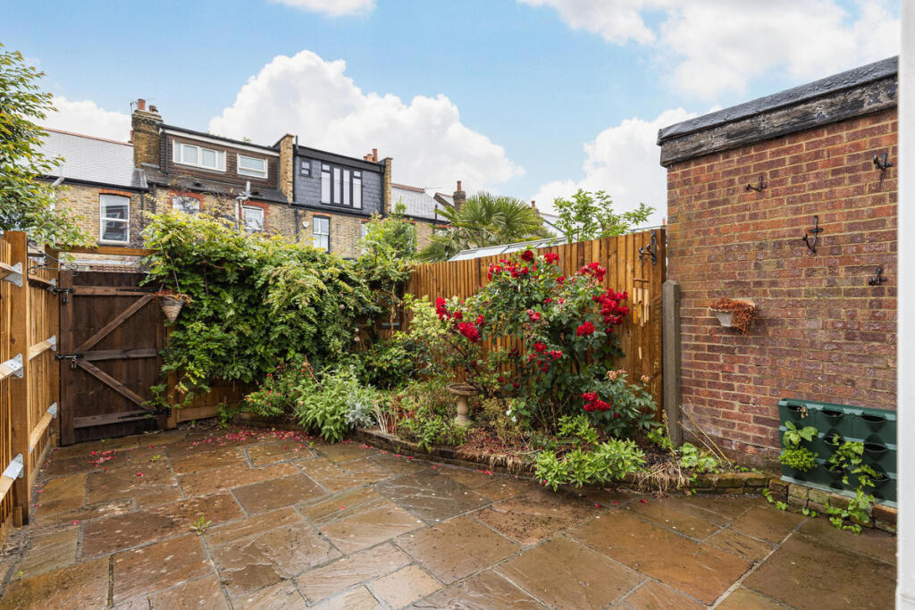 House in London, Hanwell - More