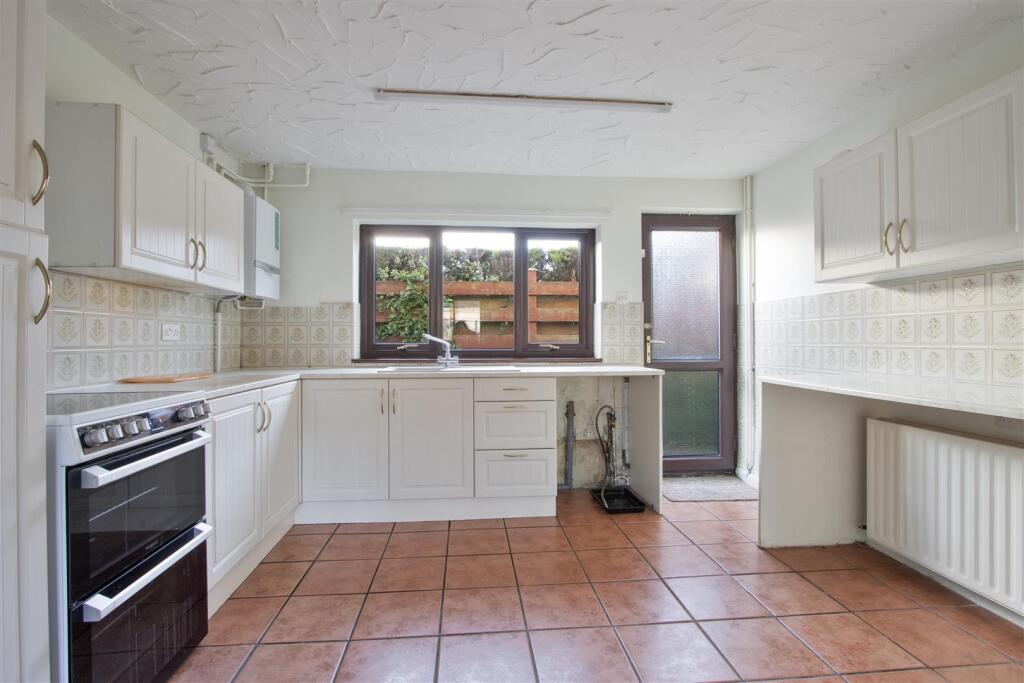 Manor Road, Brimington, Chesterfield photo 3