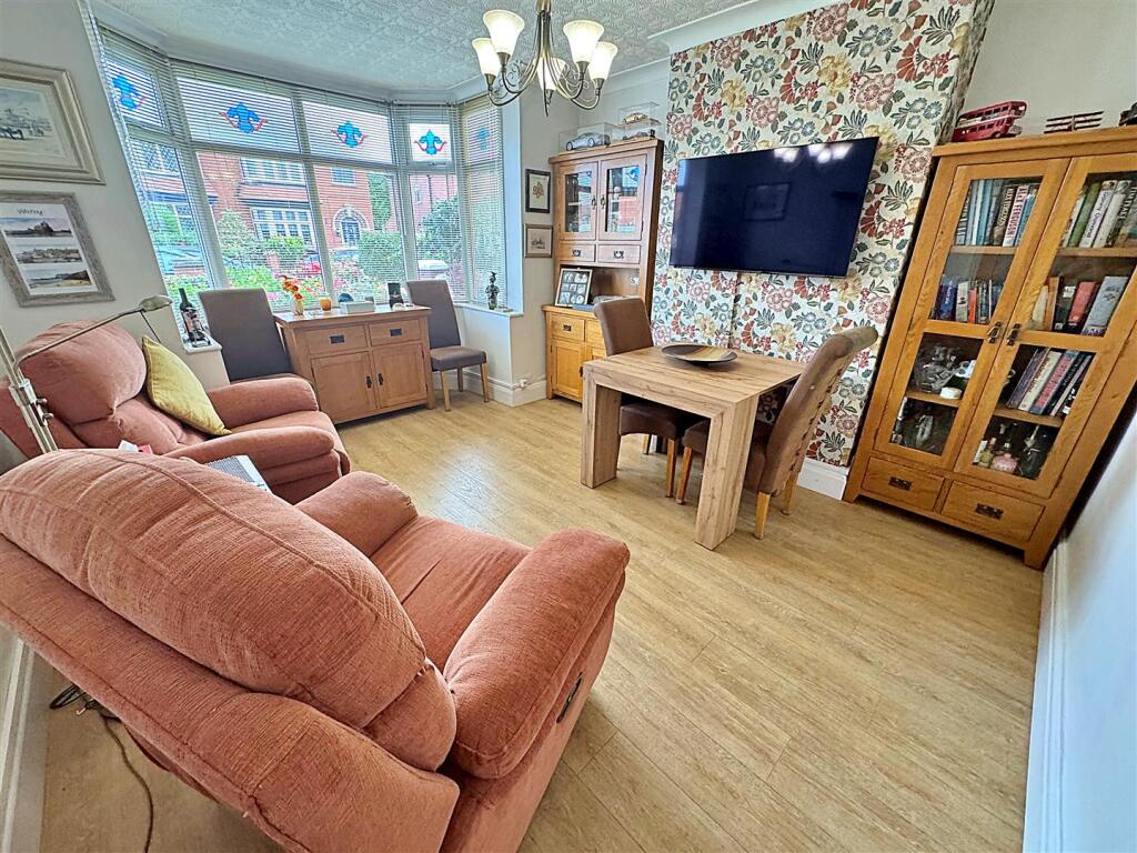 House in Cleethorpes, New Clee - More