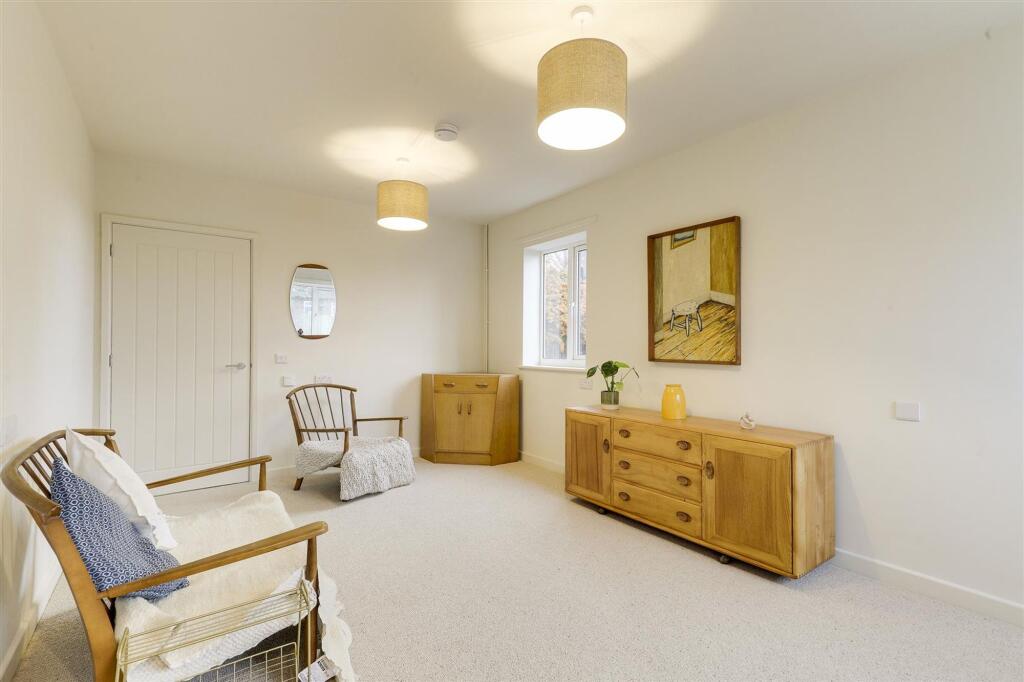 House in Nottingham, Bestwood Park Estate - View 4