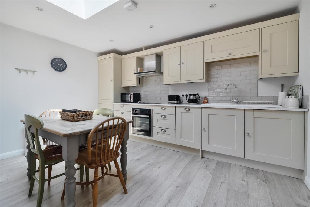 Little Abshot Road, Abshot, Warsash photo 3