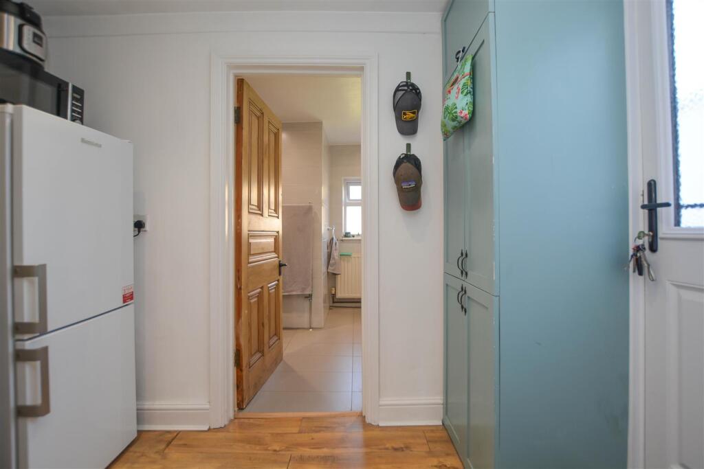 House in Brentwood, Navestock Side, Coxtie Green - More