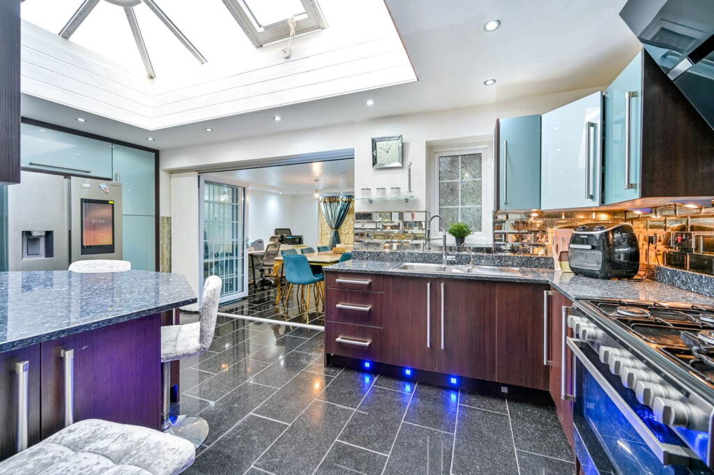 Beverley Way, London, SW20 photo 2