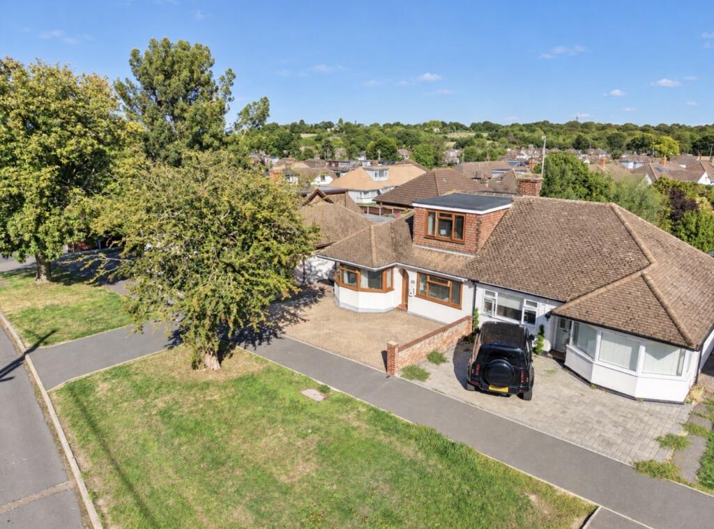 Main image of property: Broadlands Avenue, Hockley, Essex, SS5 5EP