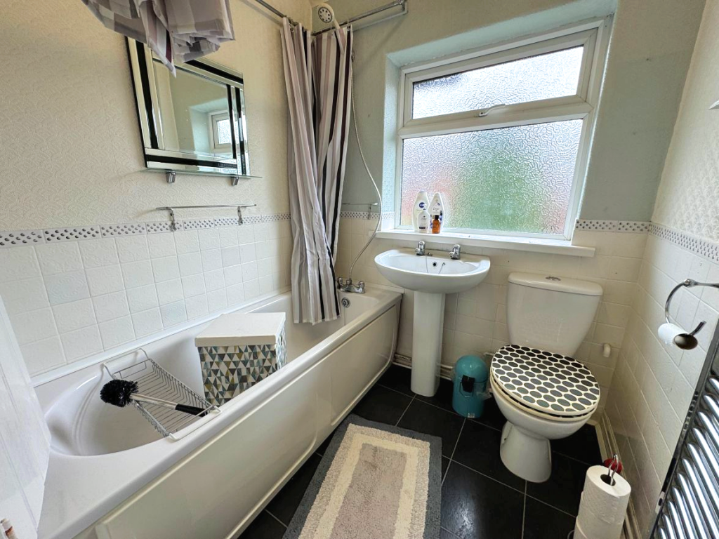 House in Stockport, Stepping Hill, Offerton - View 5