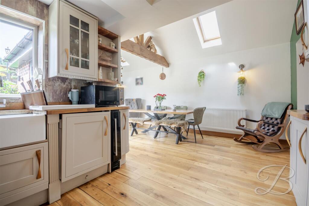 House in Bolsover, Shirebrook - More