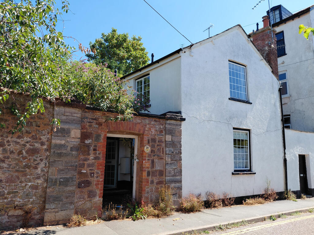 2-bed terraced on 10 Bartows Causeway, Tiverton, Devon EX16 6RH, £135,000