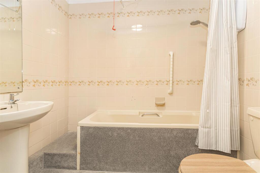 Apartment in Cambridge - View 4