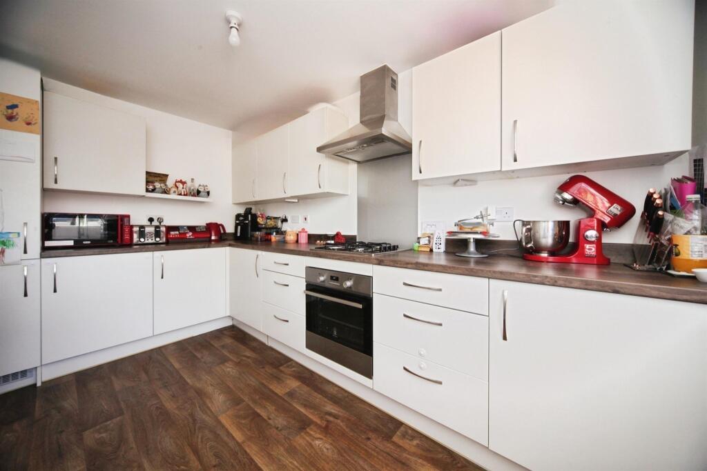 House in Dunstable, Central Bedfordshire - More