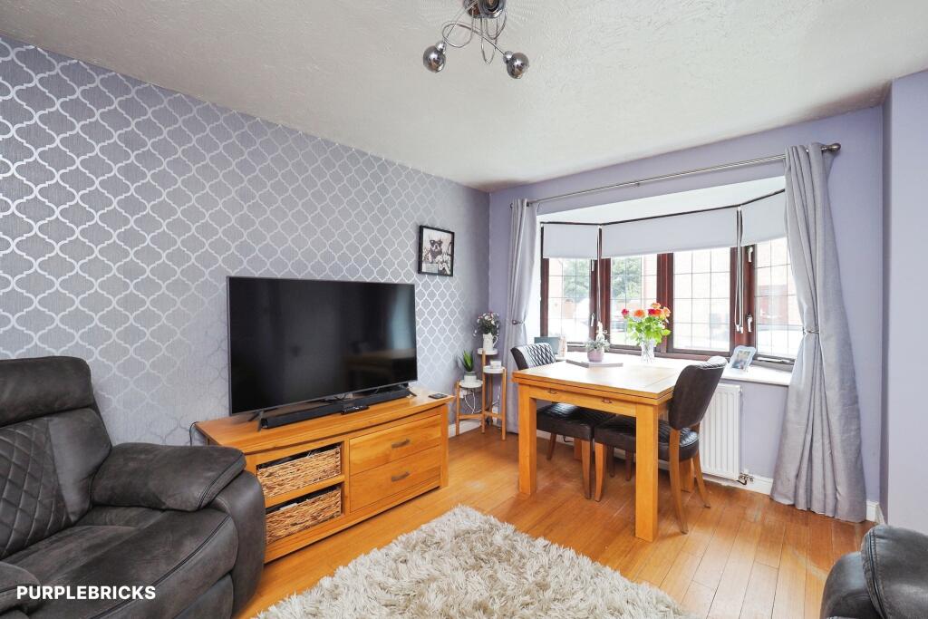 House in Gedling, Nottinghamshire - More
