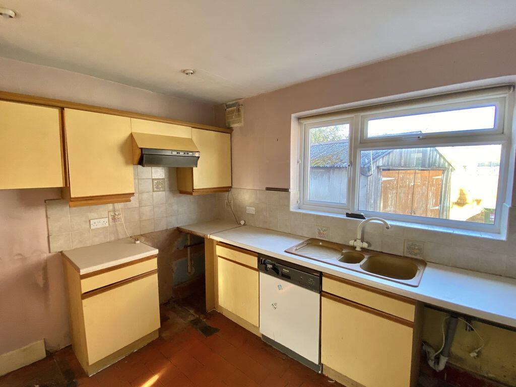 House in Cuddington, Cheshire West and Chester - More