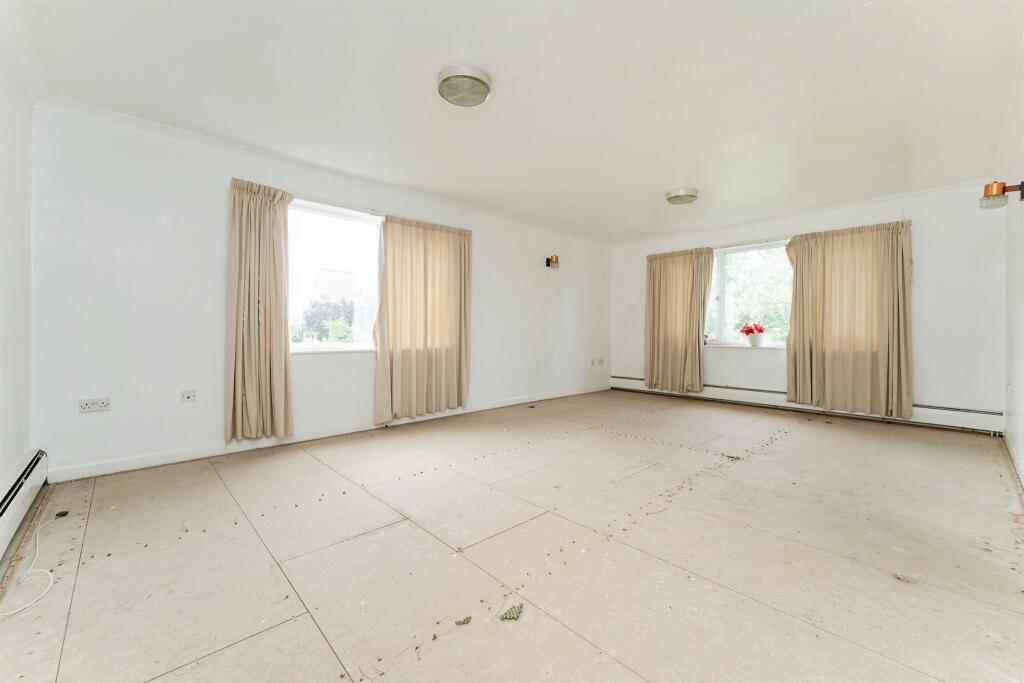 Montagu Square, Eynesbury, St. Neots photo 4