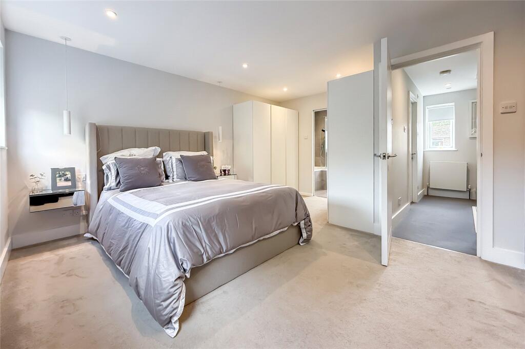 House in Harpenden, Roundwood - View 5