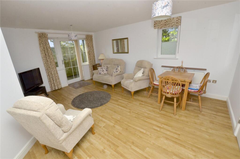 Apartment in Ferndown, West Moors - View 2