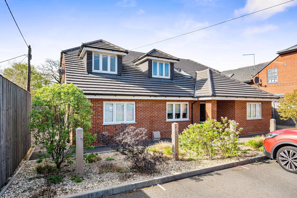 Main image of property: Maple House, Reading Road, Chineham