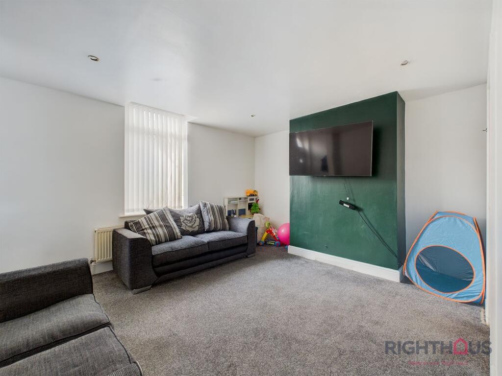 Main image of property: Bradford Road, Oakenshaw, BD12