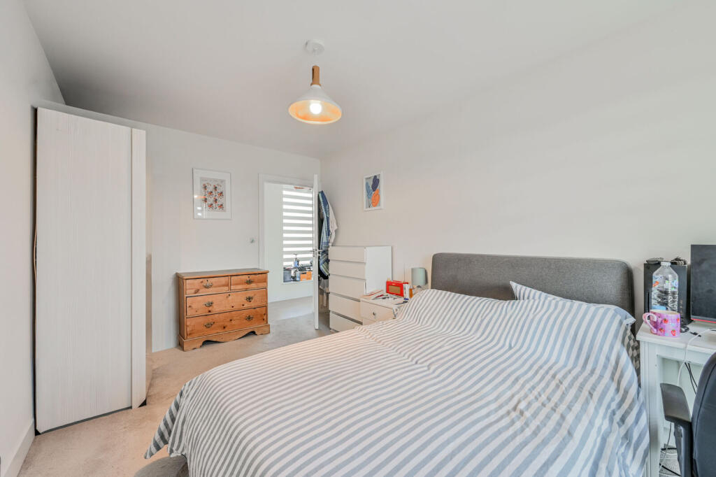 Apartment in London - View 5