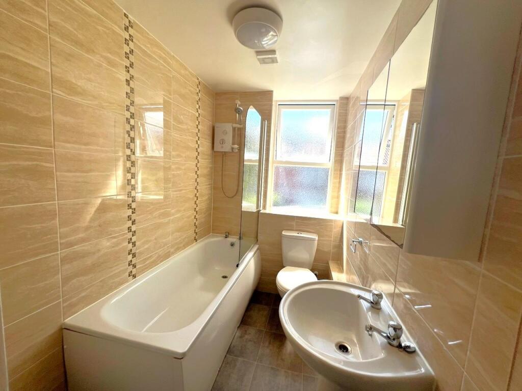 6 bedroom terraced house for rent