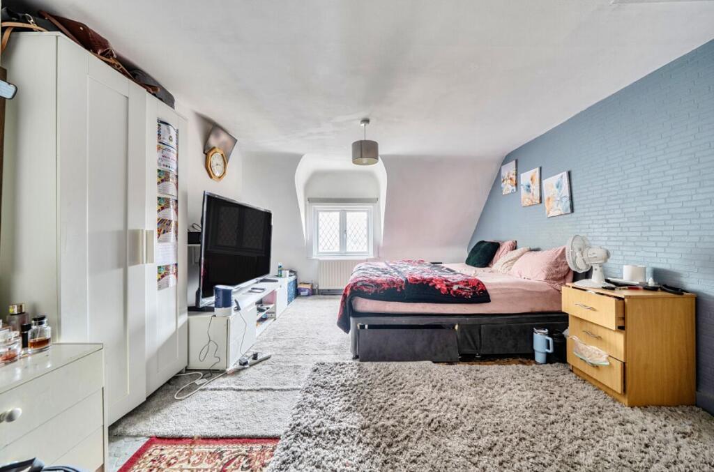 House in Kempston, Bedford - More