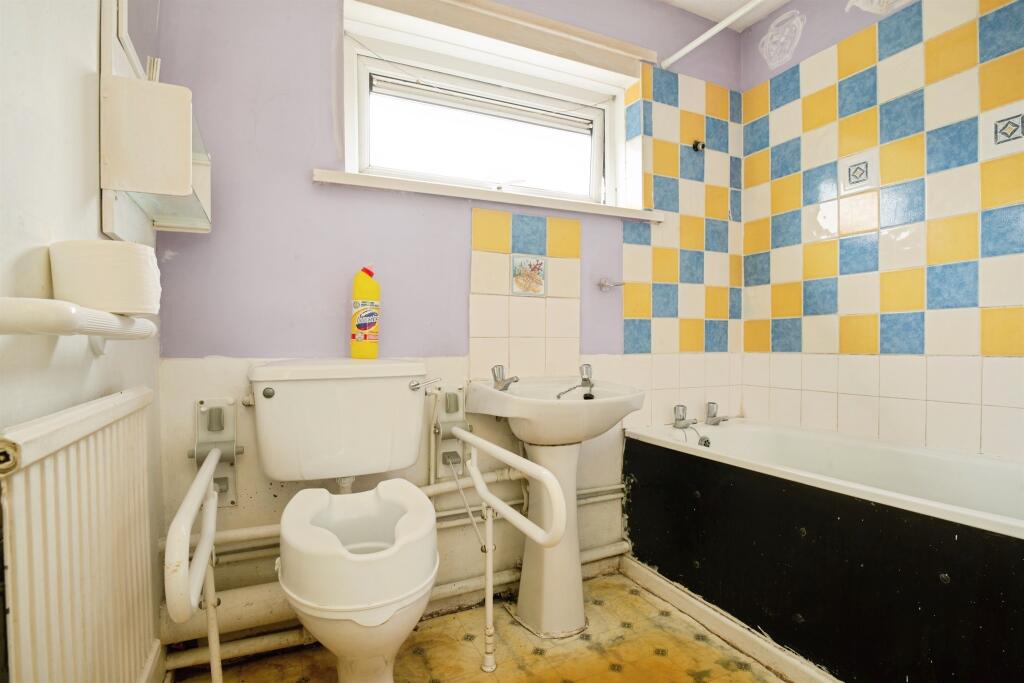 Apartment in Cardiff, Tremorfa - More