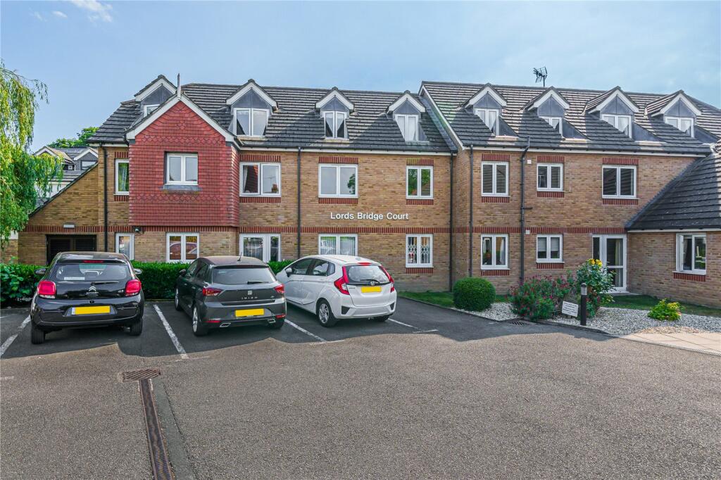 1-bed other on Lords Bridge Court, Mervyn Road, Shepperton, TW17, £210,000