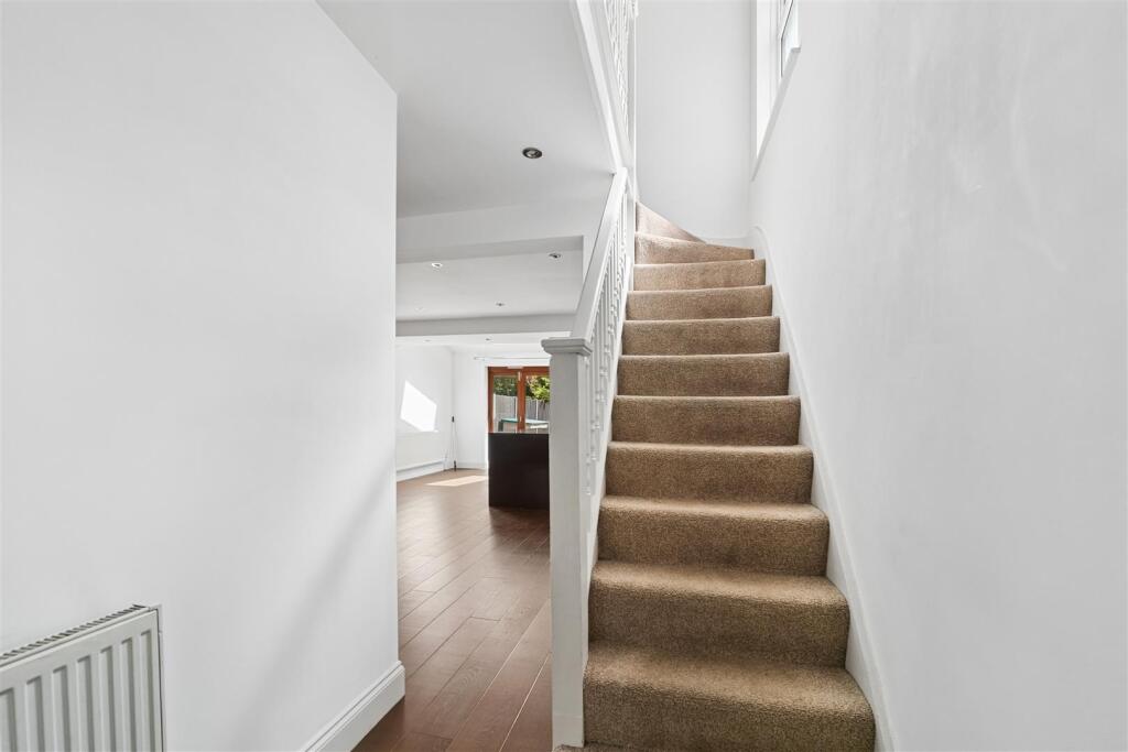 House in London, Heston - More