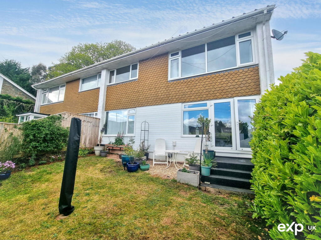 2-bed flat on Ferndale Road, Torquay, TQ2 6JT, £180,000