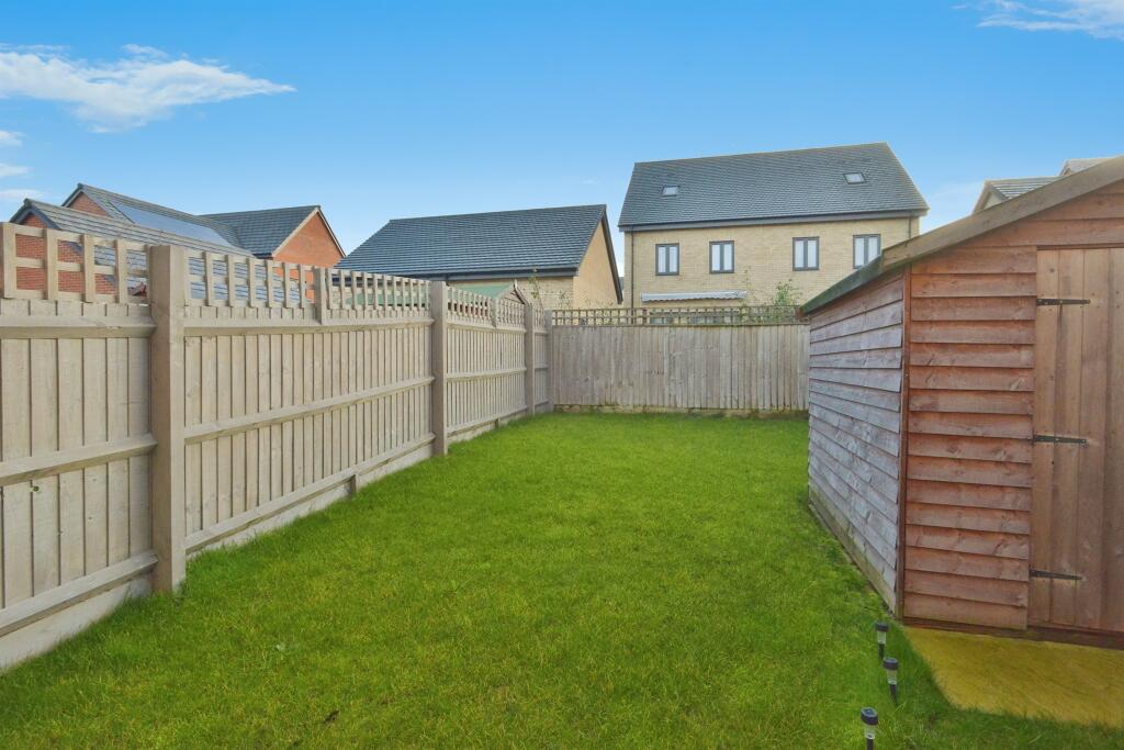 Hardy Close, Glebe Farm, Milton Keynes photo 3