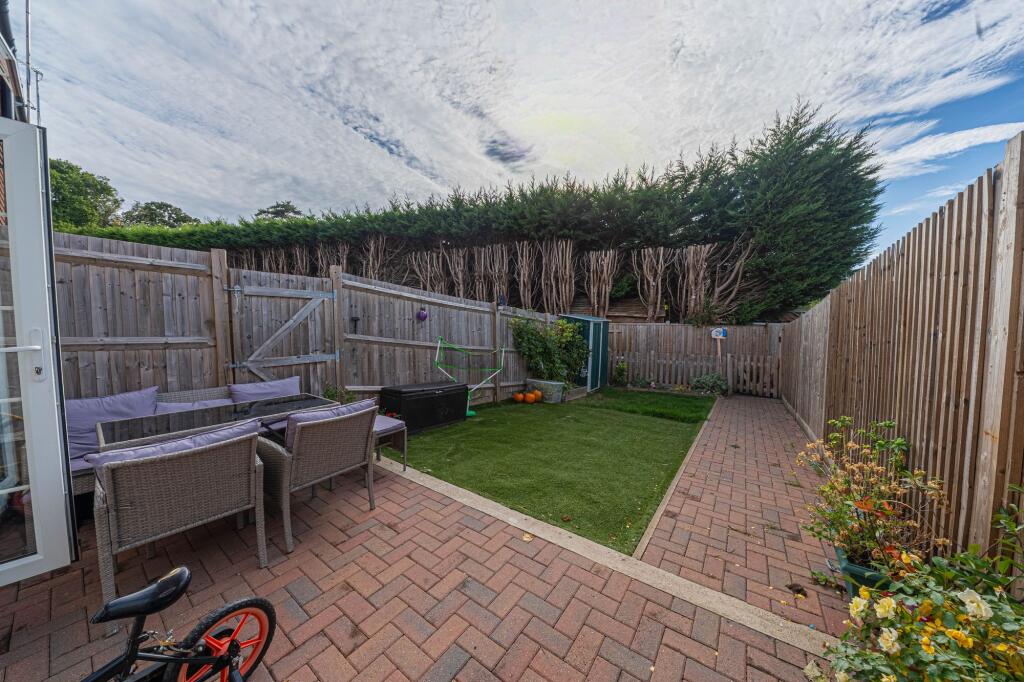 House in Haywards Heath, Wivelsfield Green - View 3