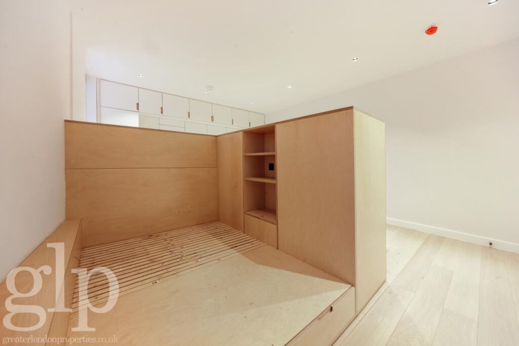 Apartment in London - View 5