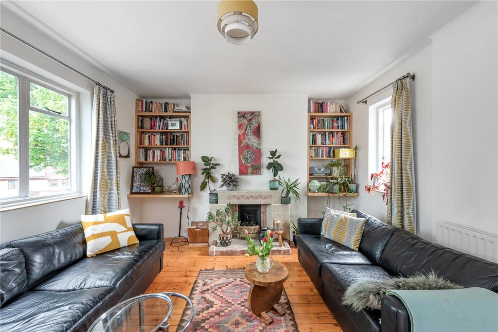 Main image of property: Clissold Crescent, London, N16
